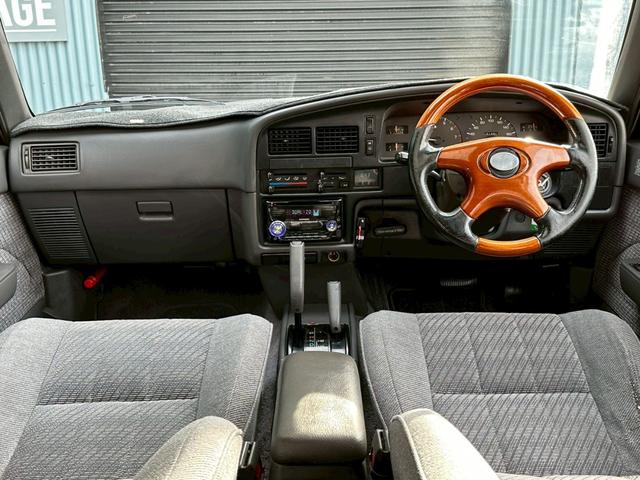 ハイラックスサーフ ＳＳＲリミテッド　ＳＳＲリミテッド　５人乗り　サンルーフ　ウッドコンビステア　ＥＴＣ　ヨコハマジオランダーＭＴタイヤ　新品マッドブラックホイール　新品コーナーレンズ　メッキフェンダーアーチモール（42枚目）