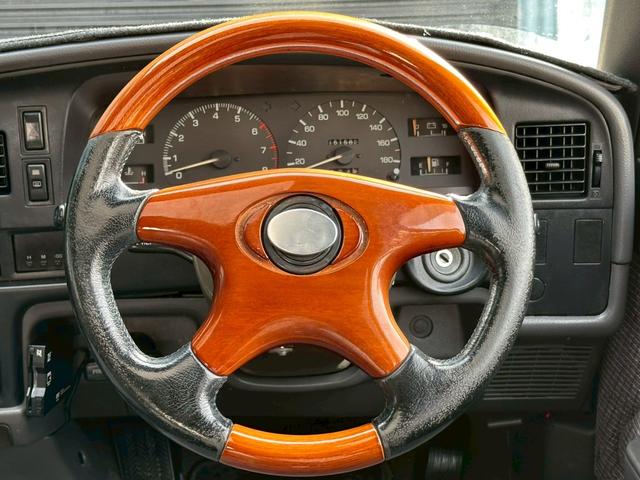 ハイラックスサーフ ＳＳＲリミテッド　ＳＳＲリミテッド　５人乗り　サンルーフ　ウッドコンビステア　ＥＴＣ　ヨコハマジオランダーＭＴタイヤ　新品マッドブラックホイール　新品コーナーレンズ　メッキフェンダーアーチモール（43枚目）