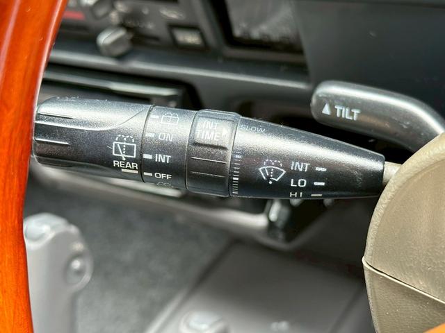 ハイラックスサーフ ＳＳＲリミテッド　ＳＳＲリミテッド　５人乗り　サンルーフ　ウッドコンビステア　ＥＴＣ　ヨコハマジオランダーＭＴタイヤ　新品マッドブラックホイール　新品コーナーレンズ　メッキフェンダーアーチモール（47枚目）