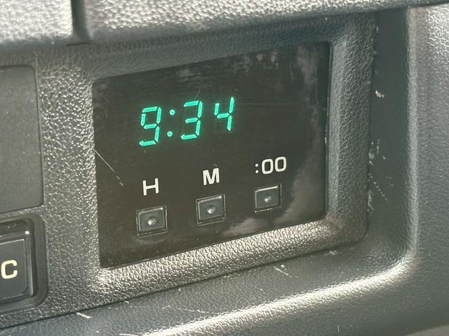 ハイラックスサーフ ＳＳＲリミテッド　ＳＳＲリミテッド　５人乗り　サンルーフ　ウッドコンビステア　ＥＴＣ　ヨコハマジオランダーＭＴタイヤ　新品マッドブラックホイール　新品コーナーレンズ　メッキフェンダーアーチモール（52枚目）