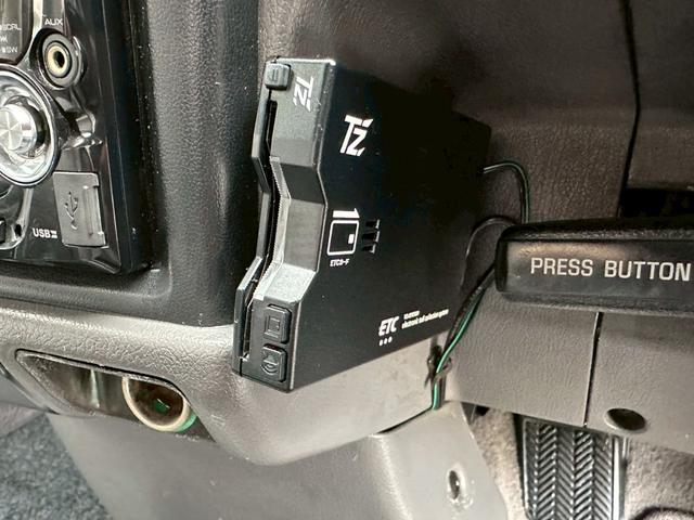 ハイラックスサーフ ＳＳＲリミテッド　ＳＳＲリミテッド　５人乗り　サンルーフ　ウッドコンビステア　ＥＴＣ　ヨコハマジオランダーＭＴタイヤ　新品マッドブラックホイール　新品コーナーレンズ　メッキフェンダーアーチモール（53枚目）