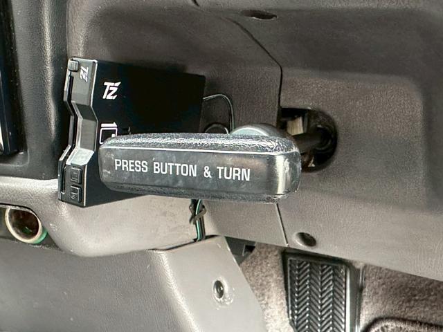 ハイラックスサーフ ＳＳＲリミテッド　ＳＳＲリミテッド　５人乗り　サンルーフ　ウッドコンビステア　ＥＴＣ　ヨコハマジオランダーＭＴタイヤ　新品マッドブラックホイール　新品コーナーレンズ　メッキフェンダーアーチモール（54枚目）