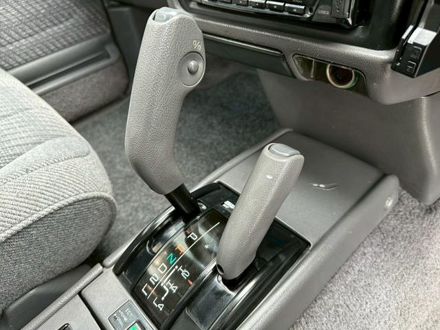 ハイラックスサーフ ＳＳＲリミテッド　ＳＳＲリミテッド　５人乗り　サンルーフ　ウッドコンビステア　ＥＴＣ　ヨコハマジオランダーＭＴタイヤ　新品マッドブラックホイール　新品コーナーレンズ　メッキフェンダーアーチモール（55枚目）