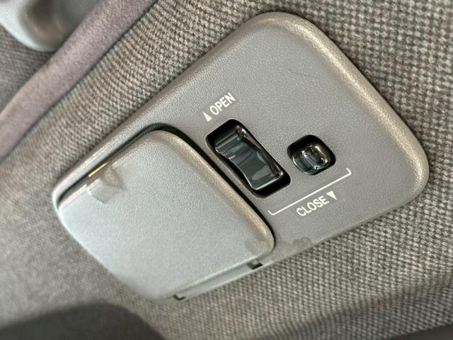 ハイラックスサーフ ＳＳＲリミテッド　ＳＳＲリミテッド　５人乗り　サンルーフ　ウッドコンビステア　ＥＴＣ　ヨコハマジオランダーＭＴタイヤ　新品マッドブラックホイール　新品コーナーレンズ　メッキフェンダーアーチモール（60枚目）