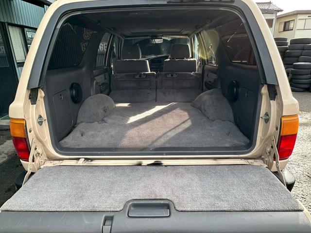 ハイラックスサーフ ＳＳＲリミテッド　ＳＳＲリミテッド　５人乗り　サンルーフ　ウッドコンビステア　ＥＴＣ　ヨコハマジオランダーＭＴタイヤ　新品マッドブラックホイール　新品コーナーレンズ　メッキフェンダーアーチモール（64枚目）