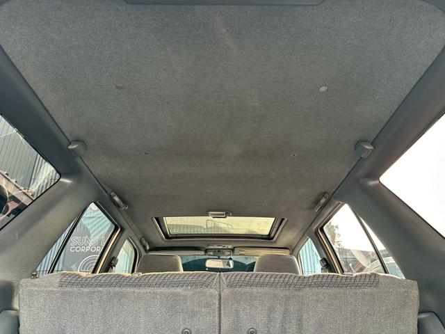 ハイラックスサーフ ＳＳＲリミテッド　ＳＳＲリミテッド　５人乗り　サンルーフ　ウッドコンビステア　ＥＴＣ　ヨコハマジオランダーＭＴタイヤ　新品マッドブラックホイール　新品コーナーレンズ　メッキフェンダーアーチモール（66枚目）