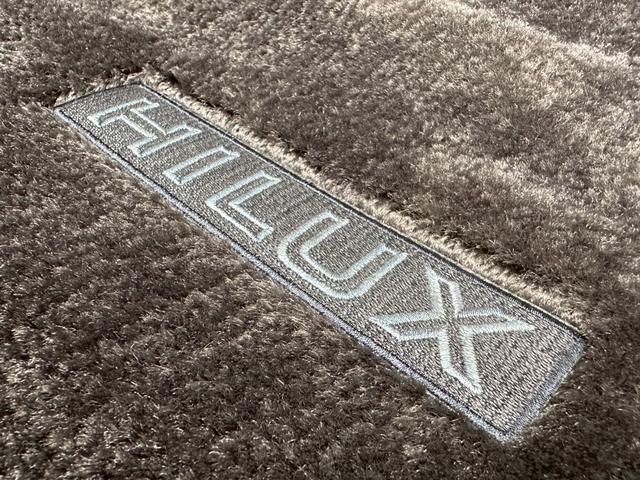 ハイラックスサーフ ＳＳＲリミテッド　ＳＳＲリミテッド　５人乗り　サンルーフ　ウッドコンビステア　ＥＴＣ　ヨコハマジオランダーＭＴタイヤ　新品マッドブラックホイール　新品コーナーレンズ　メッキフェンダーアーチモール（69枚目）