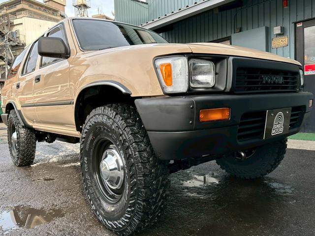 ハイラックスサーフ ＳＳＲリミテッド　ＳＳＲリミテッド　５人乗り　サンルーフ　ウッドコンビステア　ＥＴＣ　ヨコハマジオランダーＭＴタイヤ　新品マッドブラックホイール　新品コーナーレンズ　メッキフェンダーアーチモール（71枚目）