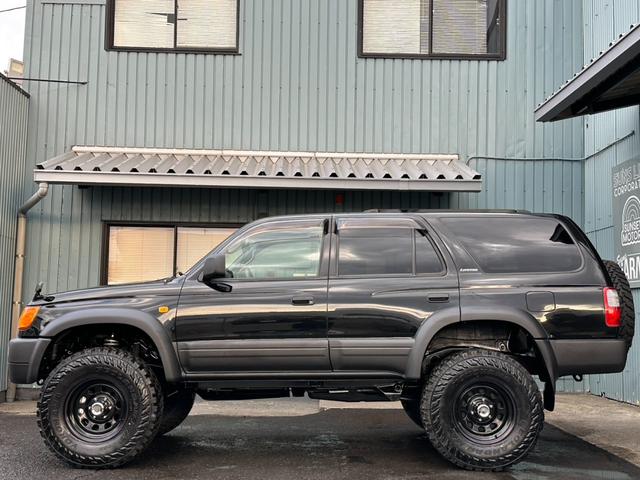 ハイラックスサーフ ＳＳＲ－Ｖリミテッド　ワイド　４ＷＤ　背面タイヤ　２インチリフトアップ　ラプター施工　新品ヨコハマジオランダーＧ００３　ＭＴタイヤ　新品デイトナホイール　　黒レザー調シートカバー　ドアバイザー　下廻りエンドックス施工（4枚目）