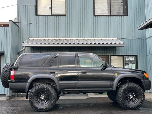 ハイラックスサーフ ＳＳＲ－Ｖリミテッド　ワイド　４ＷＤ　背面タイヤ　２インチリフトアップ　ラプター施工　新品ヨコハマジオランダーＧ００３　ＭＴタイヤ　新品デイトナホイール　　黒レザー調シートカバー　ドアバイザー　下廻りエンドックス施工（5枚目）