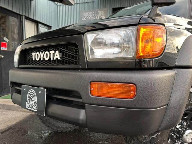 ハイラックスサーフ ＳＳＲ－Ｖリミテッド　ワイド　４ＷＤ　背面タイヤ　２インチリフトアップ　ラプター施工　新品ヨコハマジオランダーＧ００３　ＭＴタイヤ　新品デイトナホイール　　黒レザー調シートカバー　ドアバイザー　下廻りエンドックス施工（7枚目）