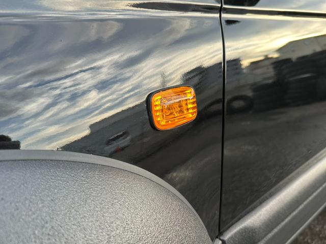 ハイラックスサーフ ＳＳＲ－Ｖリミテッド　ワイド　４ＷＤ　背面タイヤ　２インチリフトアップ　ラプター施工　新品ヨコハマジオランダーＧ００３　ＭＴタイヤ　新品デイトナホイール　　黒レザー調シートカバー　ドアバイザー　下廻りエンドックス施工（13枚目）