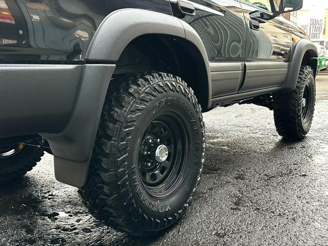 ハイラックスサーフ ＳＳＲ－Ｖリミテッド　ワイド　４ＷＤ　背面タイヤ　２インチリフトアップ　ラプター施工　新品ヨコハマジオランダーＧ００３　ＭＴタイヤ　新品デイトナホイール　　黒レザー調シートカバー　ドアバイザー　下廻りエンドックス施工（19枚目）