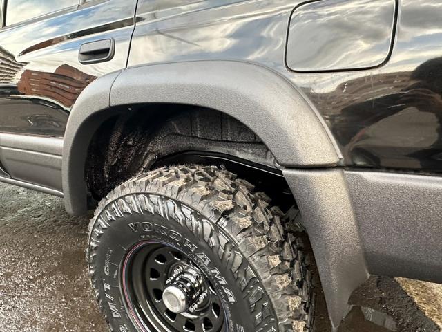 ハイラックスサーフ ＳＳＲ－Ｖリミテッド　ワイド　４ＷＤ　背面タイヤ　２インチリフトアップ　ラプター施工　新品ヨコハマジオランダーＧ００３　ＭＴタイヤ　新品デイトナホイール　　黒レザー調シートカバー　ドアバイザー　下廻りエンドックス施工（20枚目）