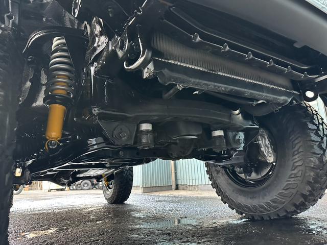 ハイラックスサーフ ＳＳＲ－Ｖリミテッド　ワイド　４ＷＤ　背面タイヤ　２インチリフトアップ　ラプター施工　新品ヨコハマジオランダーＧ００３　ＭＴタイヤ　新品デイトナホイール　　黒レザー調シートカバー　ドアバイザー　下廻りエンドックス施工（28枚目）