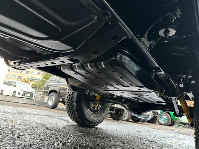 ハイラックスサーフ ＳＳＲ－Ｖリミテッド　ワイド　４ＷＤ　背面タイヤ　２インチリフトアップ　ラプター施工　新品ヨコハマジオランダーＧ００３　ＭＴタイヤ　新品デイトナホイール　　黒レザー調シートカバー　ドアバイザー　下廻りエンドックス施工（31枚目）
