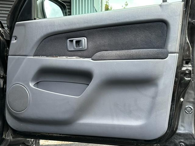 ハイラックスサーフ ＳＳＲ－Ｖリミテッド　ワイド　４ＷＤ　背面タイヤ　２インチリフトアップ　ラプター施工　新品ヨコハマジオランダーＧ００３　ＭＴタイヤ　新品デイトナホイール　　黒レザー調シートカバー　ドアバイザー　下廻りエンドックス施工（34枚目）