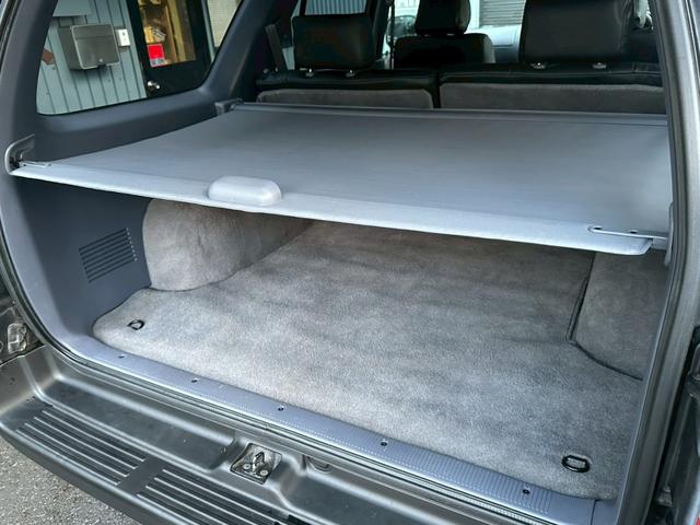 ハイラックスサーフ ＳＳＲ－Ｖリミテッド　ワイド　４ＷＤ　背面タイヤ　２インチリフトアップ　ラプター施工　新品ヨコハマジオランダーＧ００３　ＭＴタイヤ　新品デイトナホイール　　黒レザー調シートカバー　ドアバイザー　下廻りエンドックス施工（65枚目）