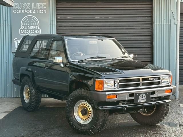 ハイラックスサーフ ＳＳＲ　５速ＭＴ　４ＷＤ　サンルーフ　メッキドアミラー　ＵＳフロントコーナー　新品テールレンズ　新品ＴＯＹＯオープンカントリーＭＴタイヤ　ルーフ　ＲＡＰＴＯＲ施工　下廻りＥＮＤＯＸ防錆施工（3枚目）