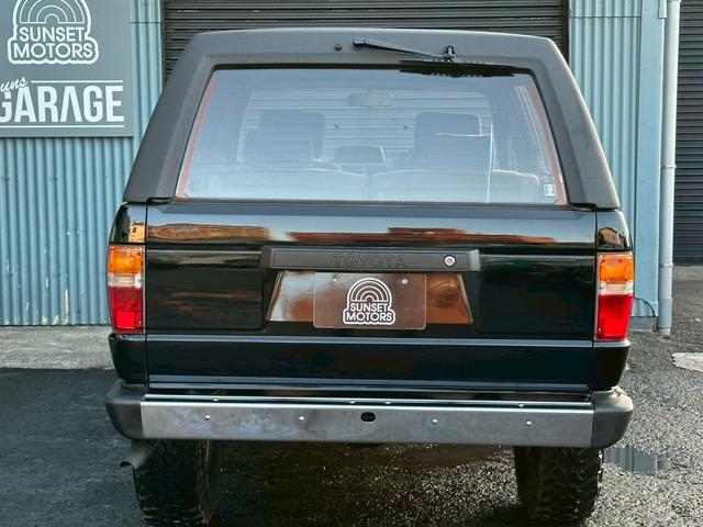 ハイラックスサーフ ＳＳＲ　５速ＭＴ　４ＷＤ　サンルーフ　メッキドアミラー　ＵＳフロントコーナー　新品テールレンズ　新品ＴＯＹＯオープンカントリーＭＴタイヤ　ルーフ　ＲＡＰＴＯＲ施工　下廻りＥＮＤＯＸ防錆施工（5枚目）