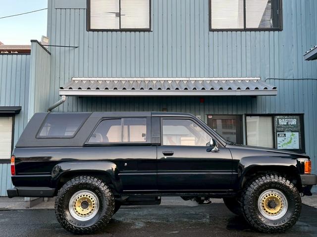 ハイラックスサーフ ＳＳＲ　５速ＭＴ　４ＷＤ　サンルーフ　メッキドアミラー　ＵＳフロントコーナー　新品テールレンズ　新品ＴＯＹＯオープンカントリーＭＴタイヤ　ルーフ　ＲＡＰＴＯＲ施工　下廻りＥＮＤＯＸ防錆施工（6枚目）