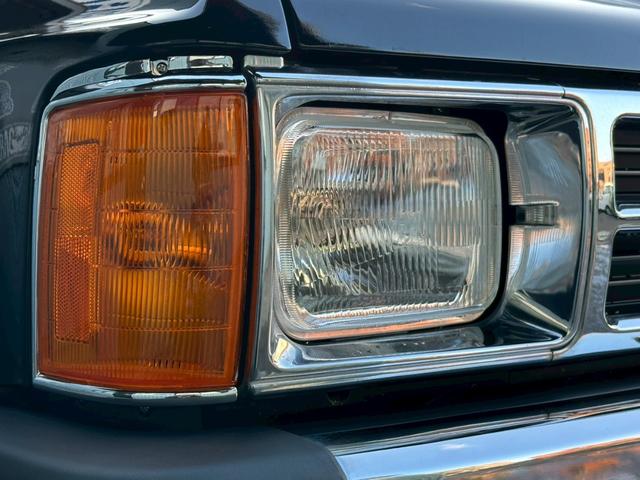 ハイラックスサーフ ＳＳＲ　５速ＭＴ　４ＷＤ　サンルーフ　メッキドアミラー　ＵＳフロントコーナー　新品テールレンズ　新品ＴＯＹＯオープンカントリーＭＴタイヤ　ルーフ　ＲＡＰＴＯＲ施工　下廻りＥＮＤＯＸ防錆施工（9枚目）