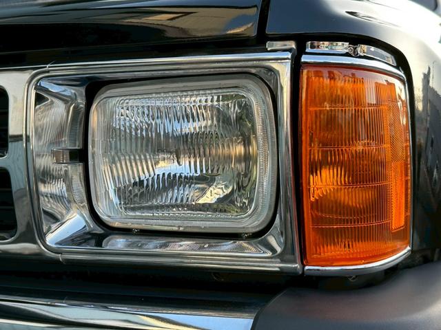 ハイラックスサーフ ＳＳＲ　５速ＭＴ　４ＷＤ　サンルーフ　メッキドアミラー　ＵＳフロントコーナー　新品テールレンズ　新品ＴＯＹＯオープンカントリーＭＴタイヤ　ルーフ　ＲＡＰＴＯＲ施工　下廻りＥＮＤＯＸ防錆施工（10枚目）