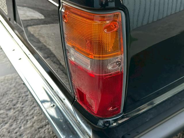 ハイラックスサーフ ＳＳＲ　５速ＭＴ　４ＷＤ　サンルーフ　メッキドアミラー　ＵＳフロントコーナー　新品テールレンズ　新品ＴＯＹＯオープンカントリーＭＴタイヤ　ルーフ　ＲＡＰＴＯＲ施工　下廻りＥＮＤＯＸ防錆施工（11枚目）