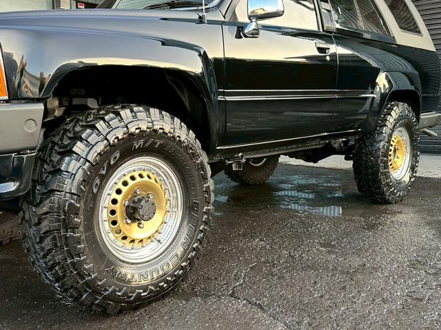 ハイラックスサーフ ＳＳＲ　５速ＭＴ　４ＷＤ　サンルーフ　メッキドアミラー　ＵＳフロントコーナー　新品テールレンズ　新品ＴＯＹＯオープンカントリーＭＴタイヤ　ルーフ　ＲＡＰＴＯＲ施工　下廻りＥＮＤＯＸ防錆施工（23枚目）