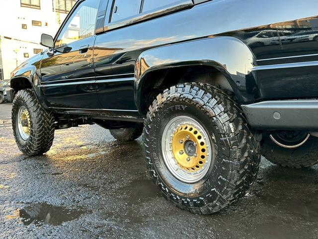 ハイラックスサーフ ＳＳＲ　５速ＭＴ　４ＷＤ　サンルーフ　メッキドアミラー　ＵＳフロントコーナー　新品テールレンズ　新品ＴＯＹＯオープンカントリーＭＴタイヤ　ルーフ　ＲＡＰＴＯＲ施工　下廻りＥＮＤＯＸ防錆施工（24枚目）