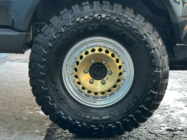 ハイラックスサーフ ＳＳＲ　５速ＭＴ　４ＷＤ　サンルーフ　メッキドアミラー　ＵＳフロントコーナー　新品テールレンズ　新品ＴＯＹＯオープンカントリーＭＴタイヤ　ルーフ　ＲＡＰＴＯＲ施工　下廻りＥＮＤＯＸ防錆施工（29枚目）