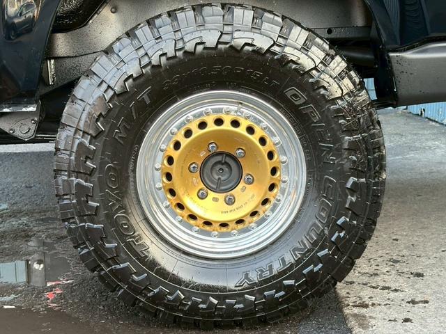 ハイラックスサーフ ＳＳＲ　５速ＭＴ　４ＷＤ　サンルーフ　メッキドアミラー　ＵＳフロントコーナー　新品テールレンズ　新品ＴＯＹＯオープンカントリーＭＴタイヤ　ルーフ　ＲＡＰＴＯＲ施工　下廻りＥＮＤＯＸ防錆施工（30枚目）