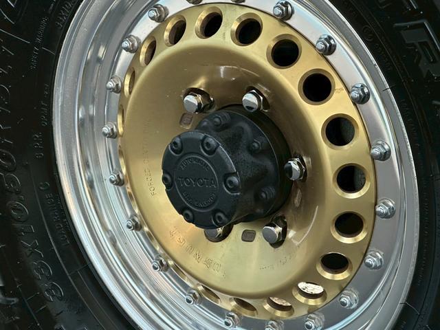 ハイラックスサーフ ＳＳＲ　５速ＭＴ　４ＷＤ　サンルーフ　メッキドアミラー　ＵＳフロントコーナー　新品テールレンズ　新品ＴＯＹＯオープンカントリーＭＴタイヤ　ルーフ　ＲＡＰＴＯＲ施工　下廻りＥＮＤＯＸ防錆施工（32枚目）