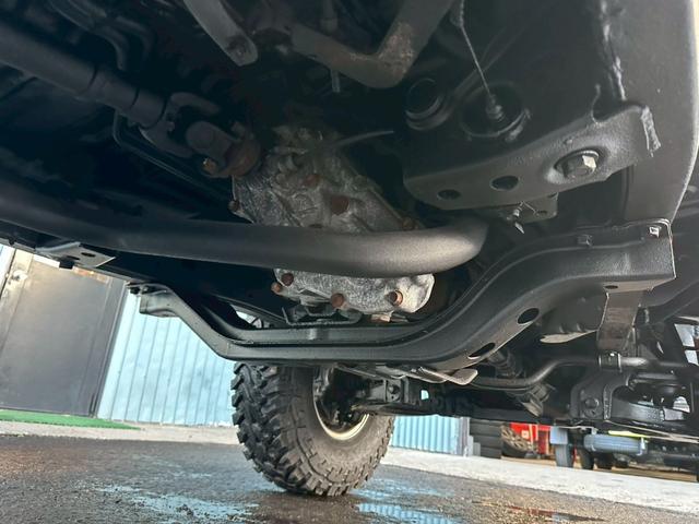 ハイラックスサーフ ＳＳＲ　５速ＭＴ　４ＷＤ　サンルーフ　メッキドアミラー　ＵＳフロントコーナー　新品テールレンズ　新品ＴＯＹＯオープンカントリーＭＴタイヤ　ルーフ　ＲＡＰＴＯＲ施工　下廻りＥＮＤＯＸ防錆施工（37枚目）