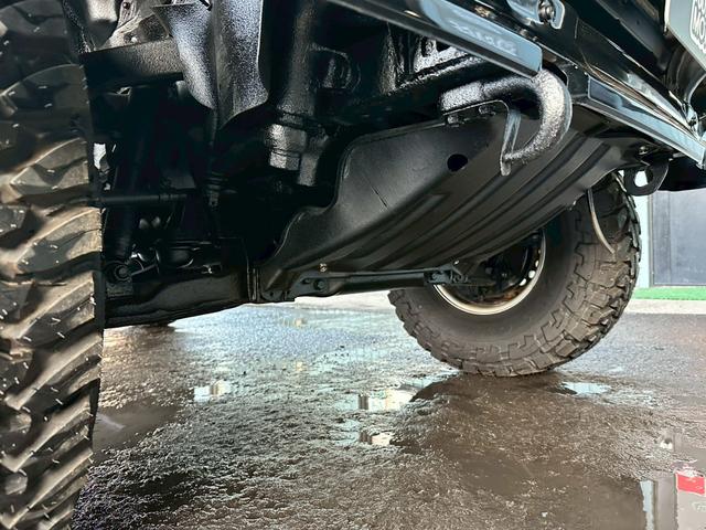 ハイラックスサーフ ＳＳＲ　５速ＭＴ　４ＷＤ　サンルーフ　メッキドアミラー　ＵＳフロントコーナー　新品テールレンズ　新品ＴＯＹＯオープンカントリーＭＴタイヤ　ルーフ　ＲＡＰＴＯＲ施工　下廻りＥＮＤＯＸ防錆施工（40枚目）
