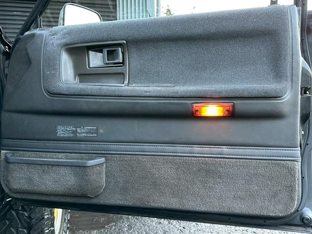 ハイラックスサーフ ＳＳＲ　５速ＭＴ　４ＷＤ　サンルーフ　メッキドアミラー　ＵＳフロントコーナー　新品テールレンズ　新品ＴＯＹＯオープンカントリーＭＴタイヤ　ルーフ　ＲＡＰＴＯＲ施工　下廻りＥＮＤＯＸ防錆施工（43枚目）