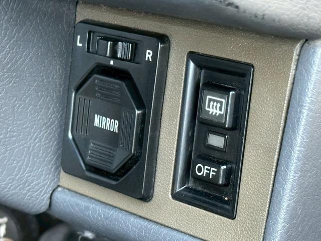 ハイラックスサーフ ＳＳＲ　５速ＭＴ　４ＷＤ　サンルーフ　メッキドアミラー　ＵＳフロントコーナー　新品テールレンズ　新品ＴＯＹＯオープンカントリーＭＴタイヤ　ルーフ　ＲＡＰＴＯＲ施工　下廻りＥＮＤＯＸ防錆施工（53枚目）