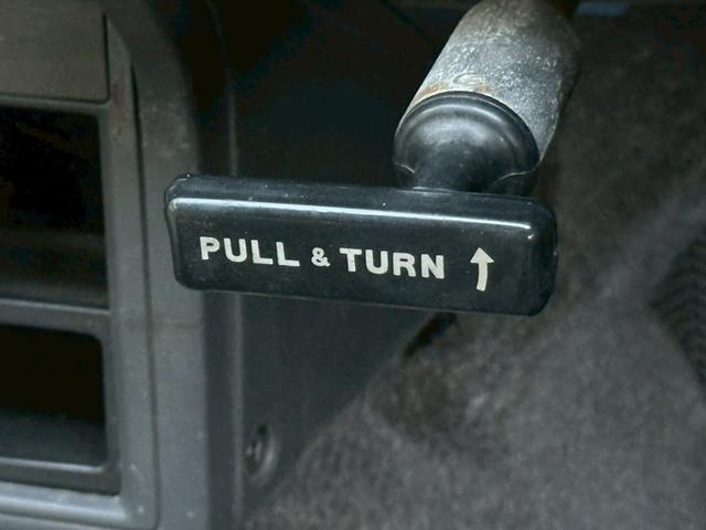 ハイラックスサーフ ＳＳＲ　５速ＭＴ　４ＷＤ　サンルーフ　メッキドアミラー　ＵＳフロントコーナー　新品テールレンズ　新品ＴＯＹＯオープンカントリーＭＴタイヤ　ルーフ　ＲＡＰＴＯＲ施工　下廻りＥＮＤＯＸ防錆施工（54枚目）