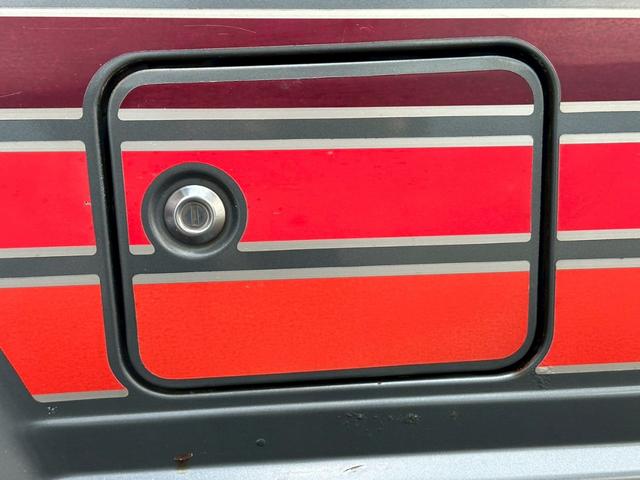 ハイラックスサーフ ＳＳＲリミテッド　４ＷＤ　リフトアップ　下回りシャーシブラック施工　社外１５インチアルミホイール　ＢＦグッドリッチＭＴタイヤ　社外ウッドメッキスポークステアリング　社外ＣＤオーディオ　社外キーレス　ＥＴＣ（17枚目）