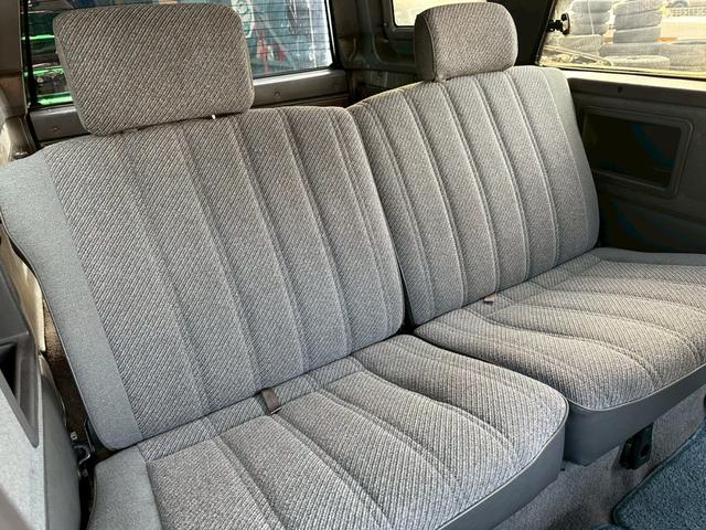 ハイラックスサーフ ＳＳＲリミテッド　４ＷＤ　リフトアップ　下回りシャーシブラック施工　社外１５インチアルミホイール　ＢＦグッドリッチＭＴタイヤ　社外ウッドメッキスポークステアリング　社外ＣＤオーディオ　社外キーレス　ＥＴＣ（41枚目）