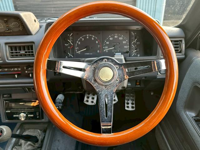 ハイラックスサーフ ＳＳＲリミテッド　４ＷＤ　リフトアップ　下回りシャーシブラック施工　社外１５インチアルミホイール　ＢＦグッドリッチＭＴタイヤ　社外ウッドメッキスポークステアリング　社外ＣＤオーディオ　社外キーレス　ＥＴＣ（49枚目）