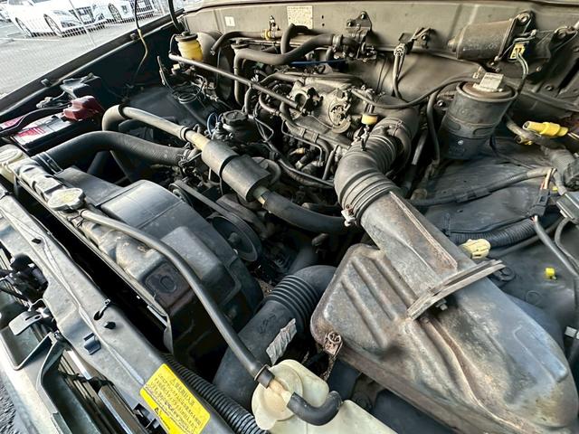 ハイラックスサーフ ＳＳＲリミテッド　４ＷＤ　リフトアップ　下回りシャーシブラック施工　社外１５インチアルミホイール　ＢＦグッドリッチＭＴタイヤ　社外ウッドメッキスポークステアリング　社外ＣＤオーディオ　社外キーレス　ＥＴＣ（57枚目）