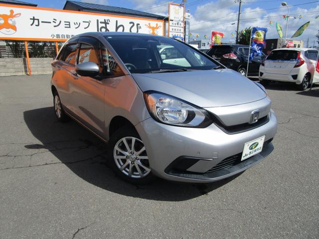フィット ベーシック　４ＷＤ　ホンダセンシング　クルーズコントロール　コーナーセンサー　ドラレコ前後　ブルートゥース付オーディオ（4枚目）