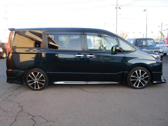 ノア Si 4WD プッシュスタート フリップダウンモニター TRDフロントサイドガーニッシュ 左オートスライドドア 社外フルセグTVナビ バックカメラ ETC ドラレコ(5枚目)