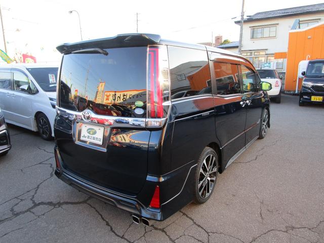 ノア Si 4WD プッシュスタート フリップダウンモニター TRDフロントサイドガーニッシュ 左オートスライドドア 社外フルセグTVナビ バックカメラ ETC ドラレコ(6枚目)