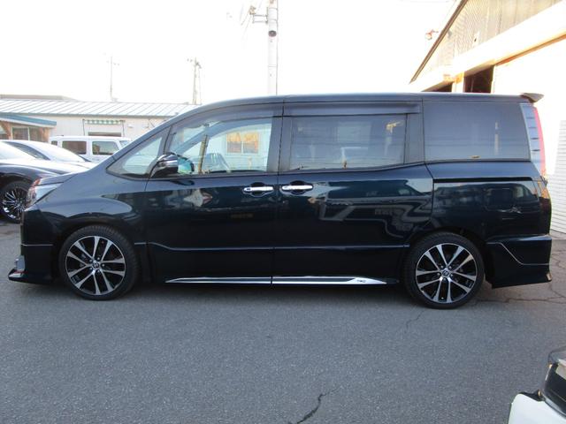 ノア Si 4WD プッシュスタート フリップダウンモニター TRDフロントサイドガーニッシュ 左オートスライドドア 社外フルセグTVナビ バックカメラ ETC ドラレコ(9枚目)