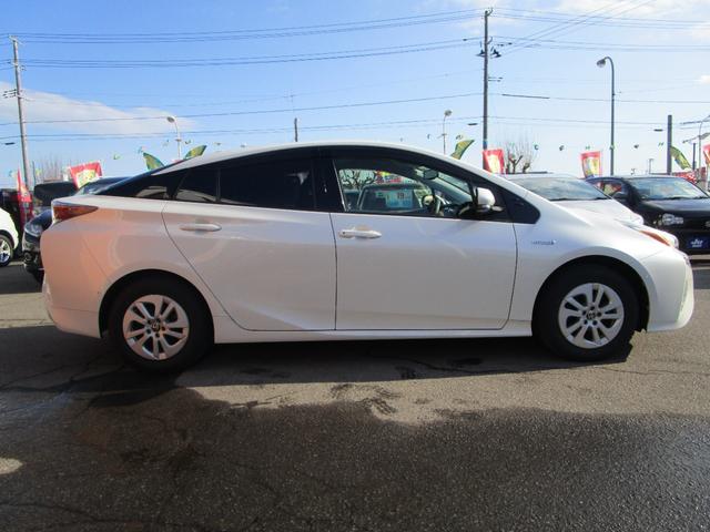 プリウス Ｓセーフティプラス　４ＷＤ　防錆処理　プッシュスタート　アルパインフルセグＴＶナビ　バックカメラ　ＥＴＣ　純正リモートスタート（5枚目）