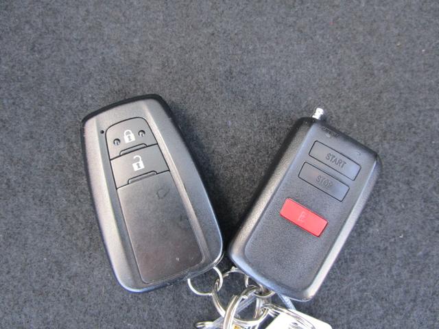 プリウス Ｓセーフティプラス　４ＷＤ　防錆処理　プッシュスタート　アルパインフルセグＴＶナビ　バックカメラ　ＥＴＣ　純正リモートスタート（37枚目）