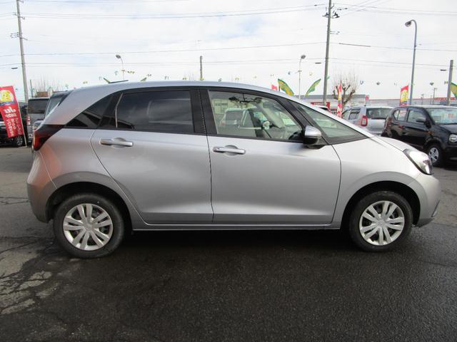 フィット ベーシック　４ＷＤ　防錆処理　プッシュスタート　クルーズコントロール　バックモニター　コーナーセンサー　ドライブレコーダー　ＥＴＣ（5枚目）