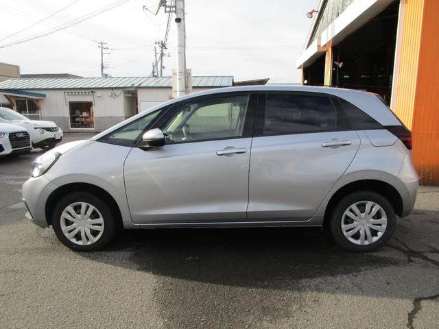 フィット ベーシック　４ＷＤ　防錆処理　プッシュスタート　クルーズコントロール　バックモニター　コーナーセンサー　ドライブレコーダー　ＥＴＣ（9枚目）